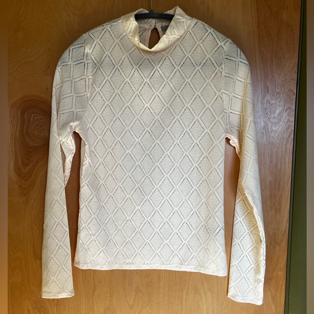 RED by BKE Diamond Crinkle Lace Top